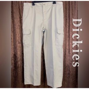 Dickies Men’s cargo work pants-38/30-EUC!!